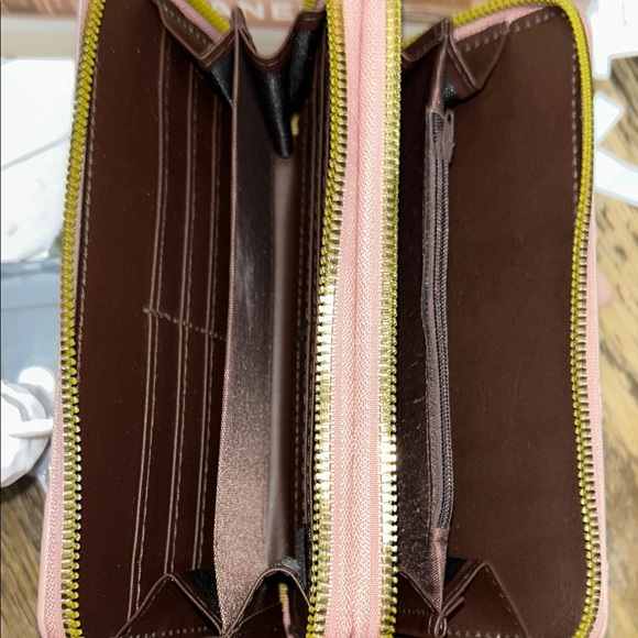 NWT Blush Pink Quilted Clutch with Dragonfly Accent - Picture 7 of 9